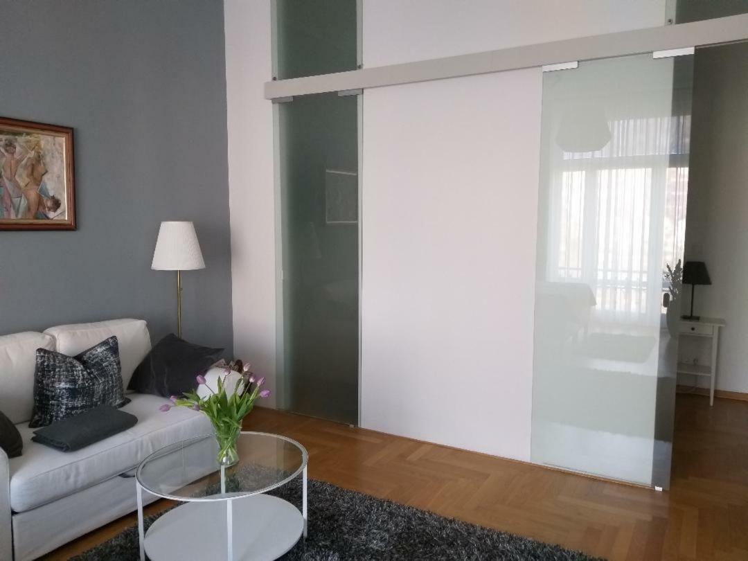 Apartment Musikviertel Lipsia Esterno foto
